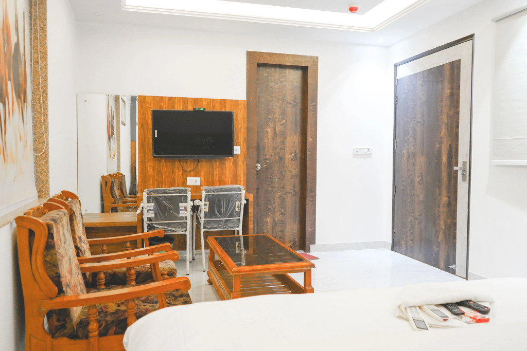 Hotel Ishaan Palace Near IGI Delhi Airport