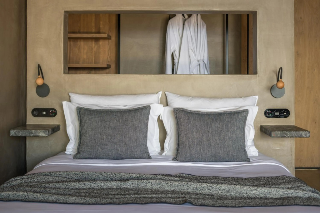 Отель Acro Wellness Suites - Adults Only