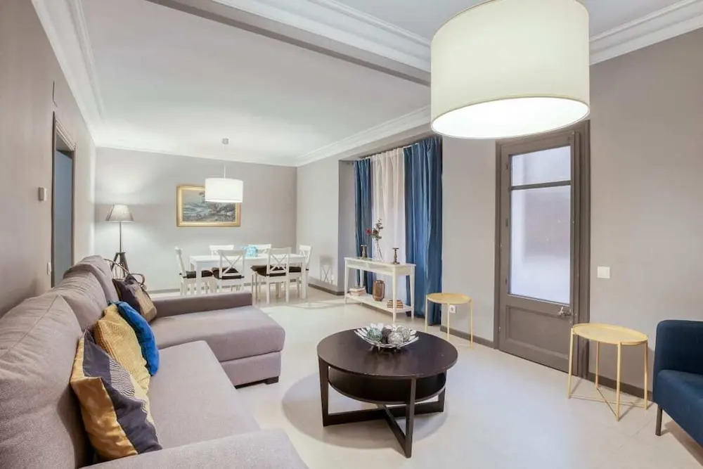 Lovely & Spacious 4bed Sleeps8 in BCN Center