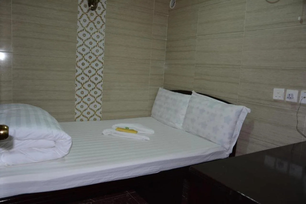 Everest Hostel