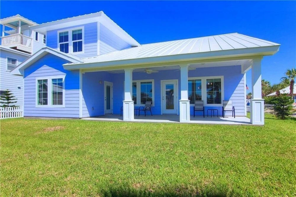 190 Mustang Royale Home by RedAwning