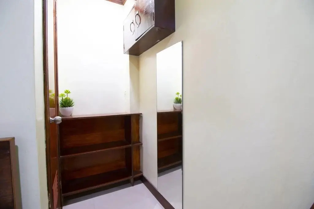 Lisa's Guesthouse by OYO Rooms