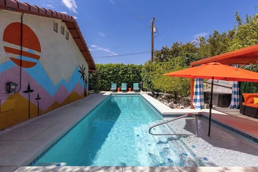 Poolside Palm Springs Paradise