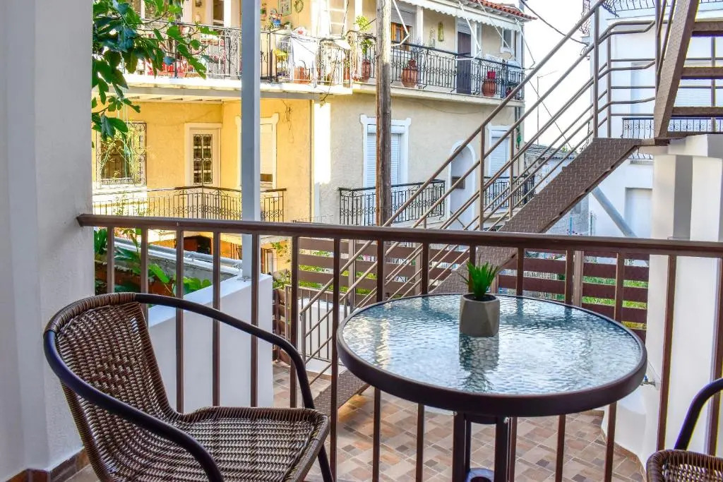 La Maison Plakes 3 BDR Apt