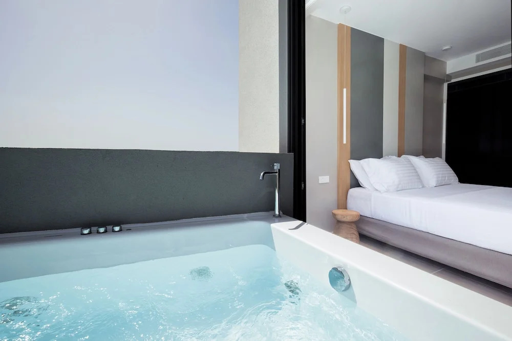 Noemie Luxury Suites