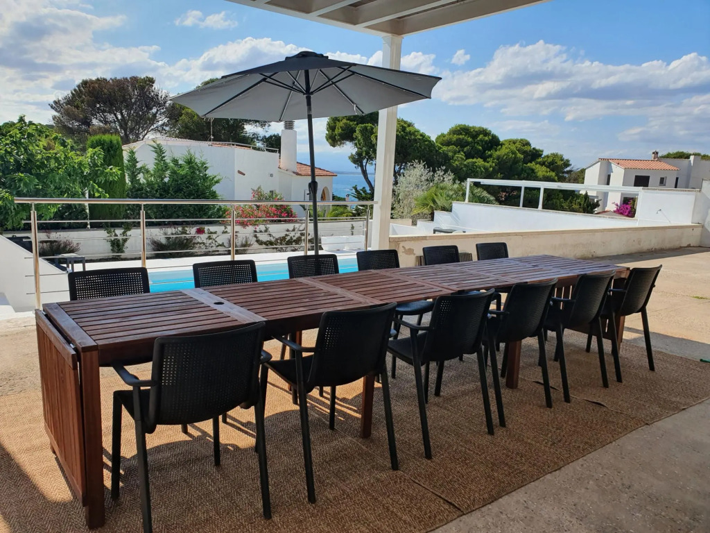 Sabina in L'Escala with 6 bedrooms and 3 bathrooms