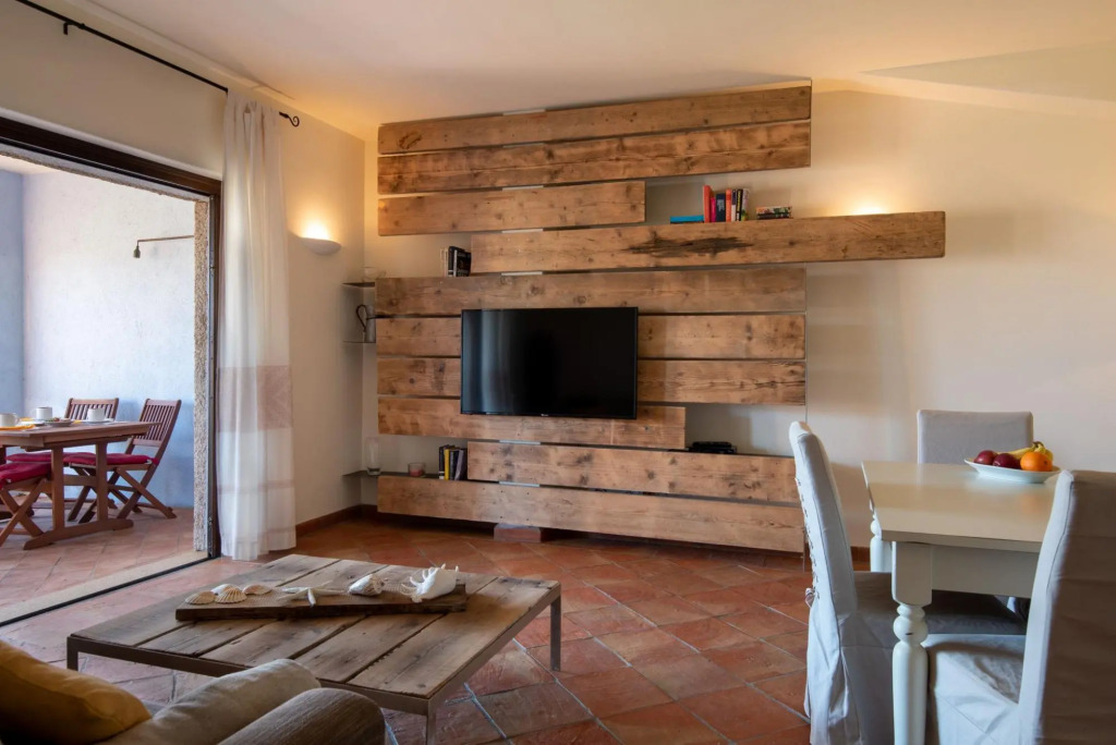 It is located on the ground floor and consists of a large room with a double bed, a bathroom with a-MOLARA 1_PT