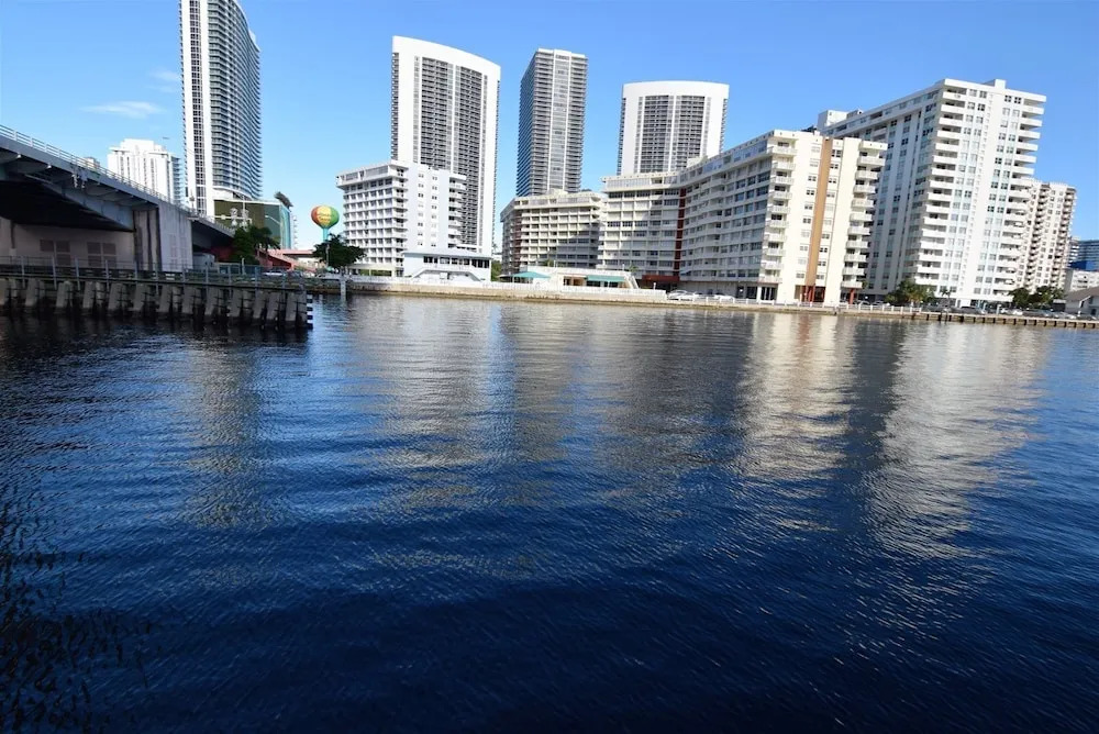 Ocean & Bay View Residence 1 Bed 1 Bath @ Beachwalk Hallandale Beach