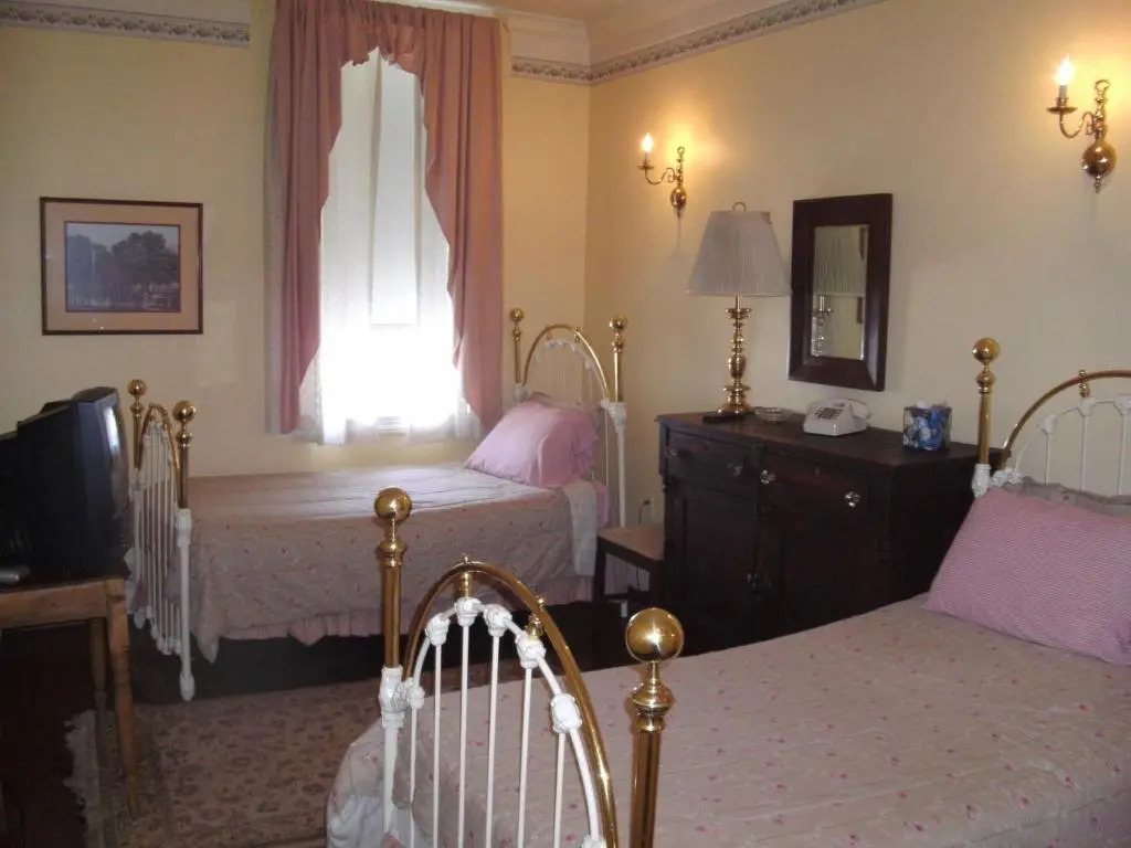 Leesburg Colonial Inn