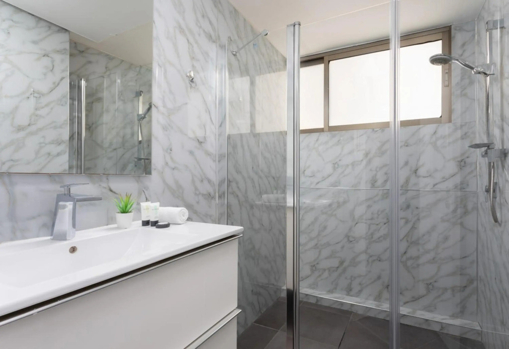 Bold & Beautiful 1BR in Ben Yehuda by HolyGuest