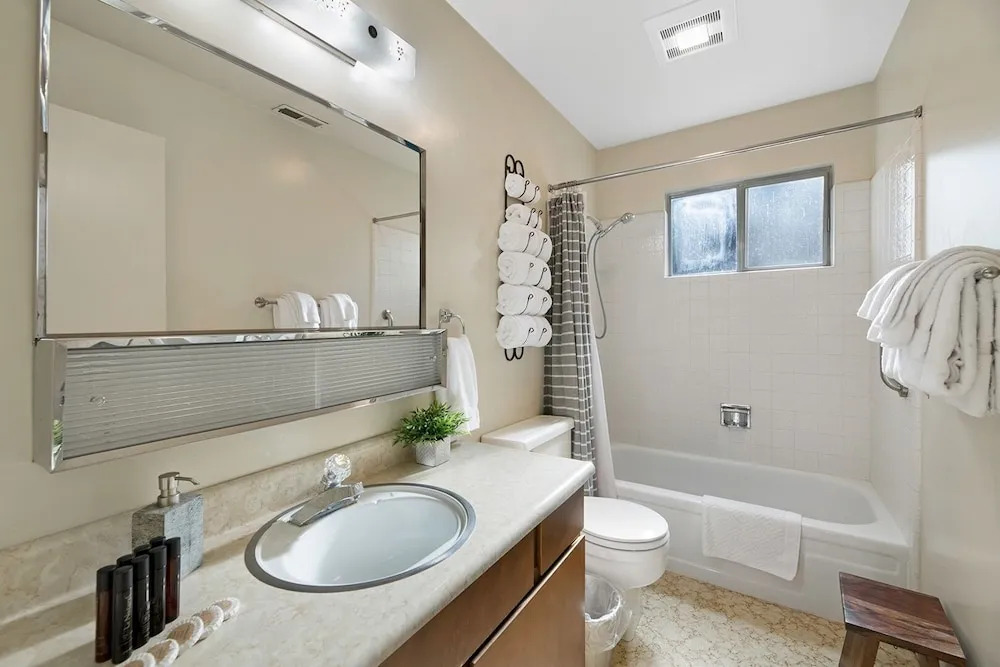 1622 Atroari St Home 3 Bedrooms 2 Bathrooms Home