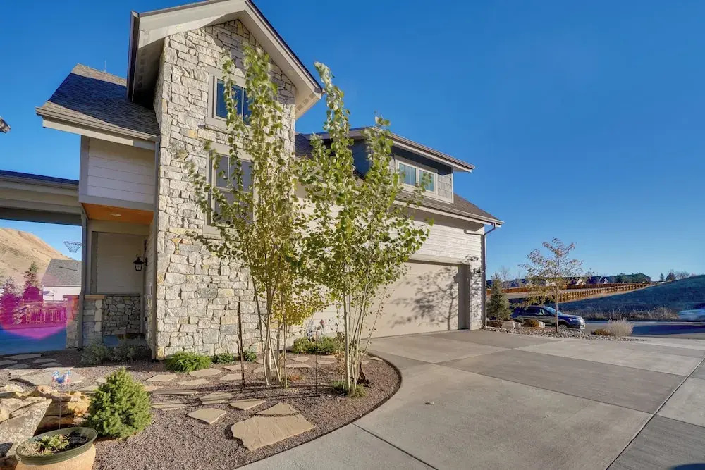 2 Mi to Town: Castle Rock Retreat w/ Fireplace!