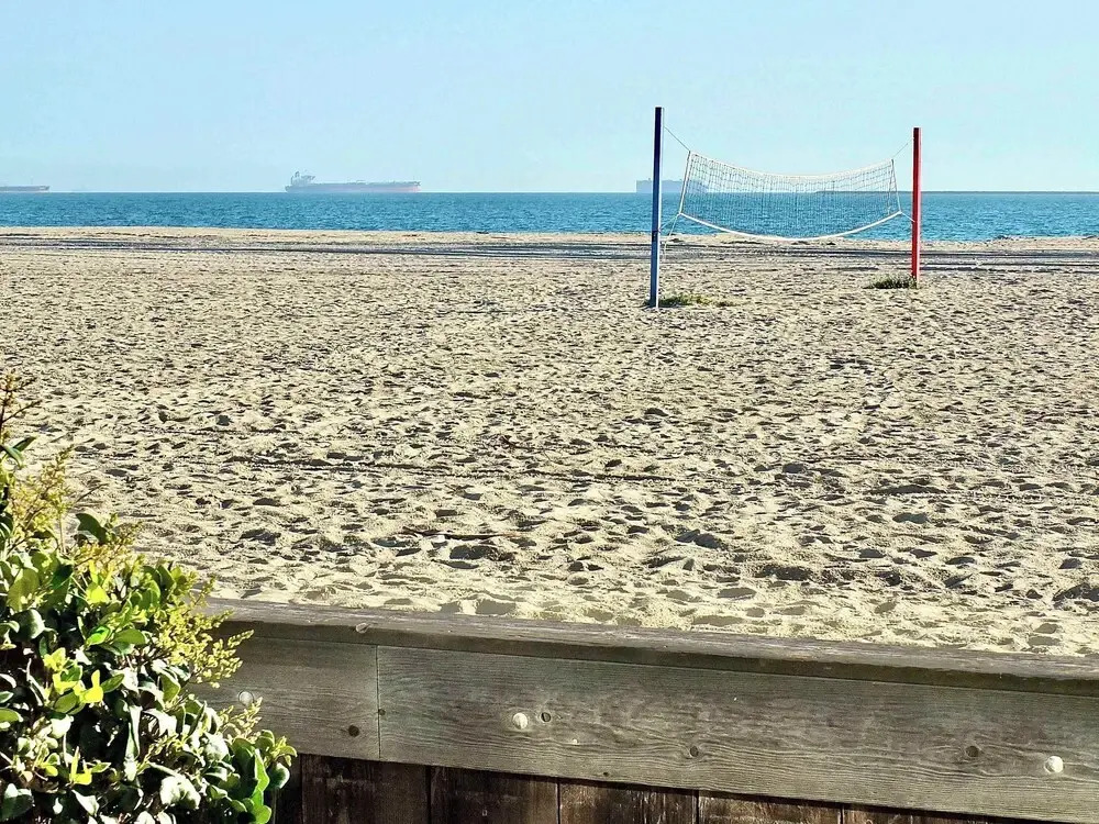 Beach Paradise Stunning 3-story in Long Beach!