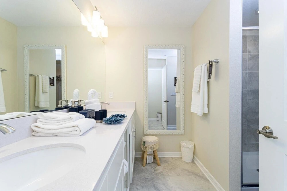 Stunning 2 Bd Apto Close to Disney Storey Lake Resort 105