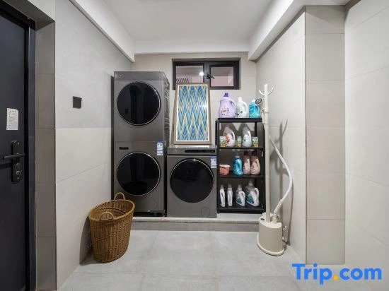 Yining Floating Life Homestay (Yining Airport & Railway Station Branch)