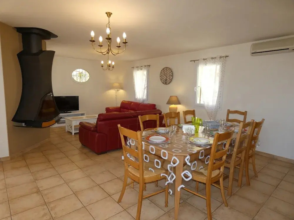 Inviting villa in Saint Paul trois Chateaux with pool
