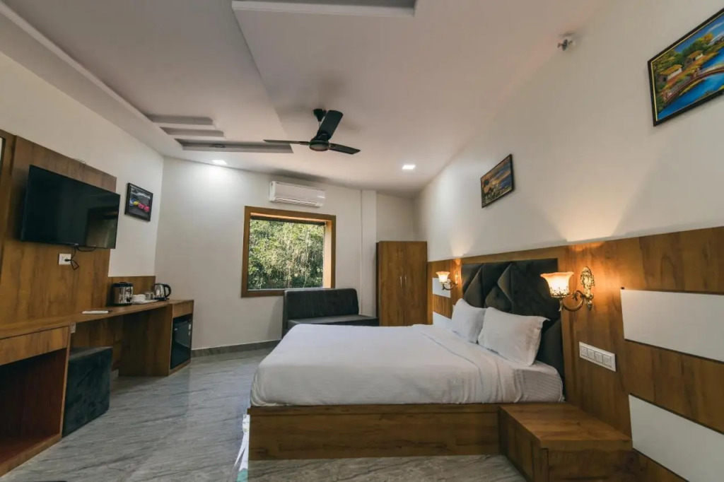 Serenity Hill Resort Near - 2Km Fateh Sagar Lake Udaipur