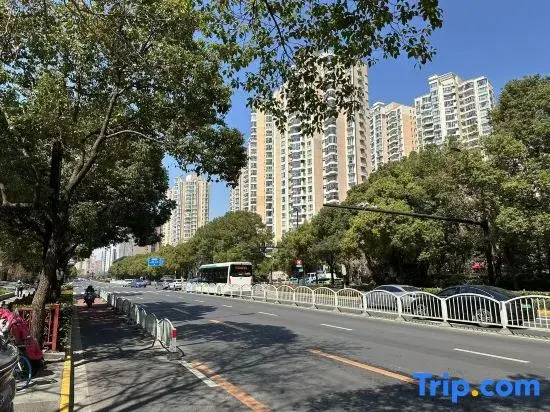 Waiting Hotel (Shanghai Hongqiao Tianshan Road)