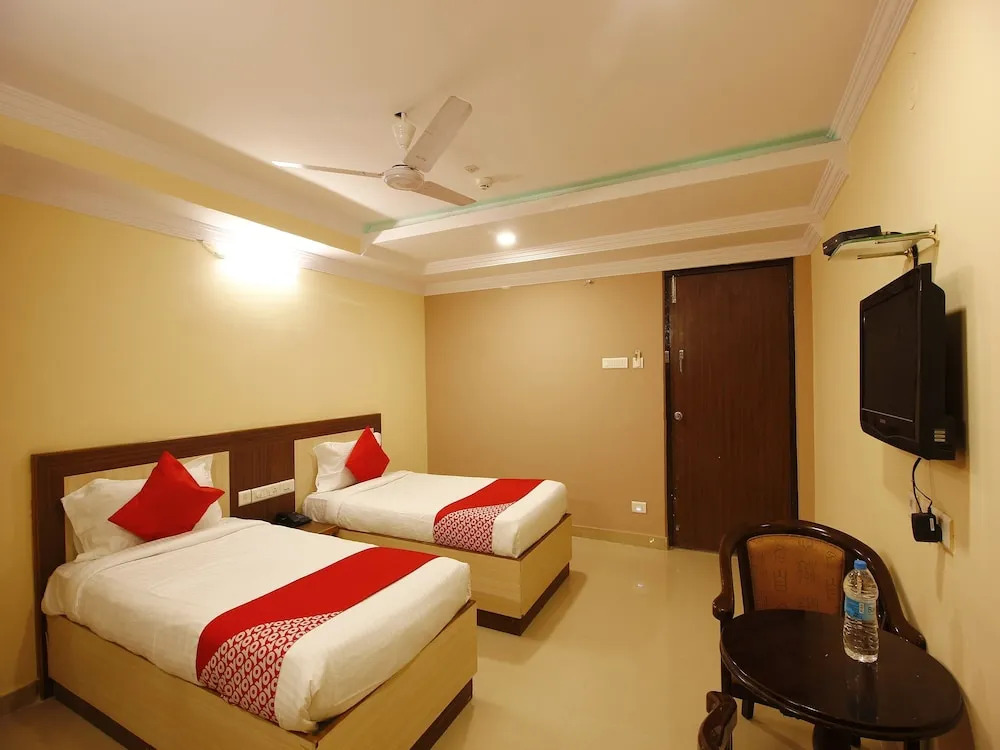 OYO Flagship 27863 Sri Sai Regency