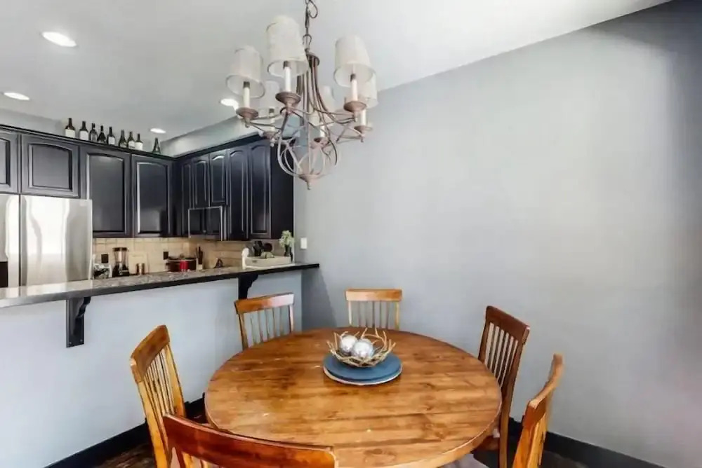 3 Bedroom Ski In, Ski Out Townhome at Snowflake Lift