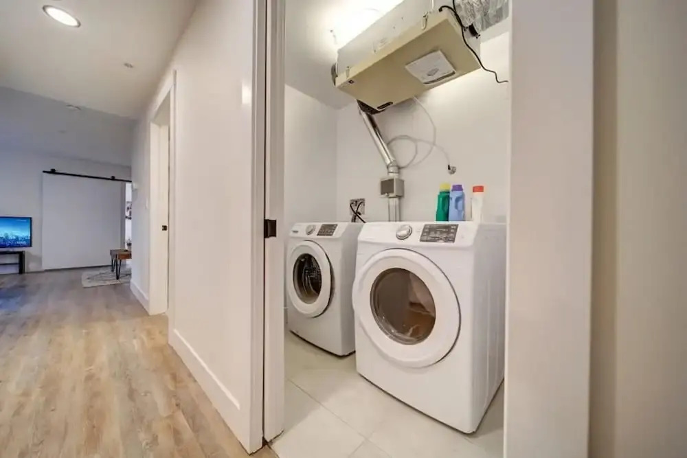 Stylish Modern Condo w Parking Location Coffee
