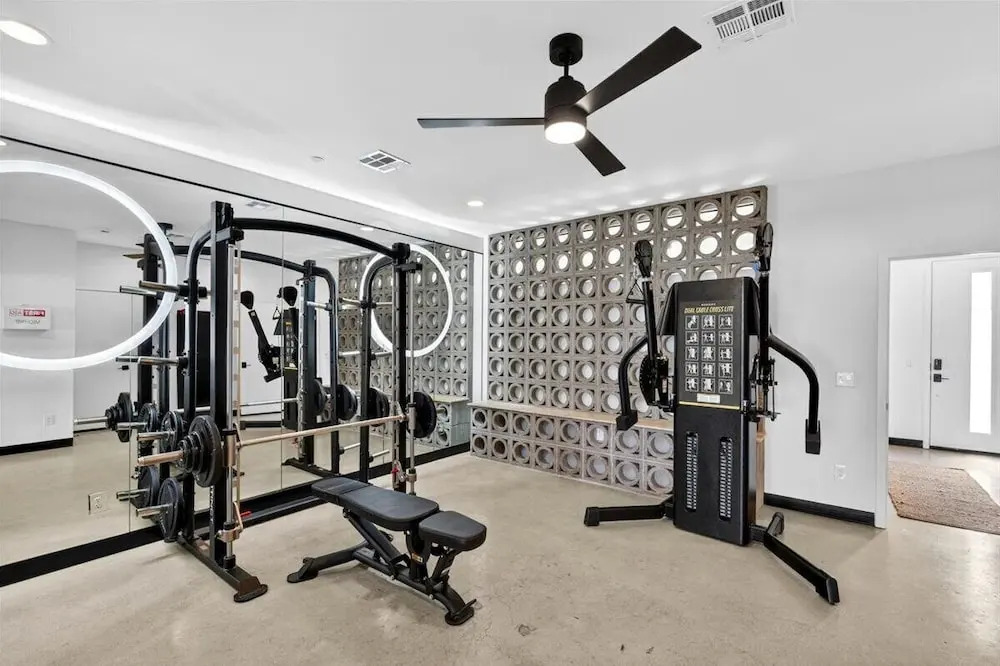 Desert Escape Townhome - Pool & Gym