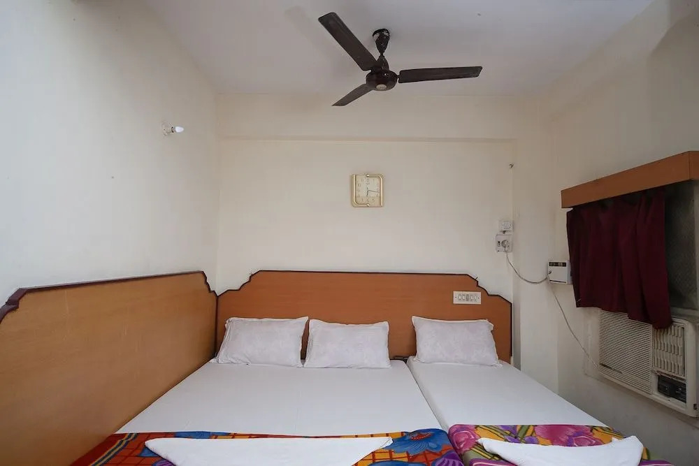 Spot On 38565 Hotel Surya