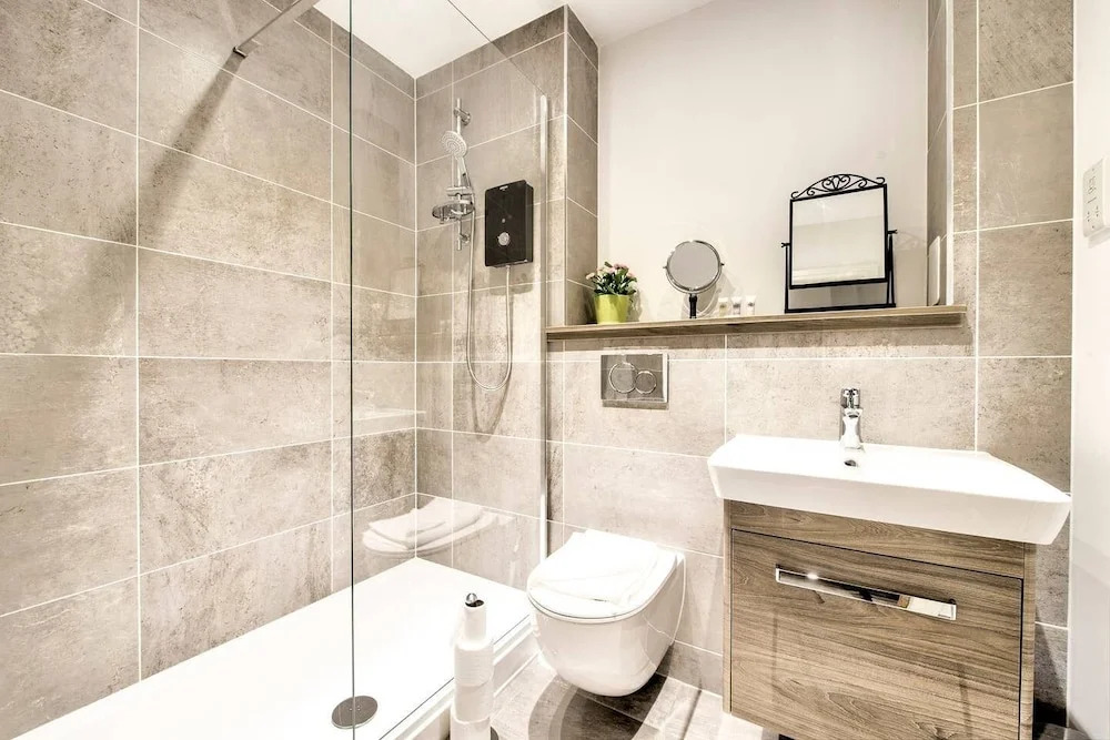 Stylish 2 Bed Apartment, With Easy Access To The City Centre