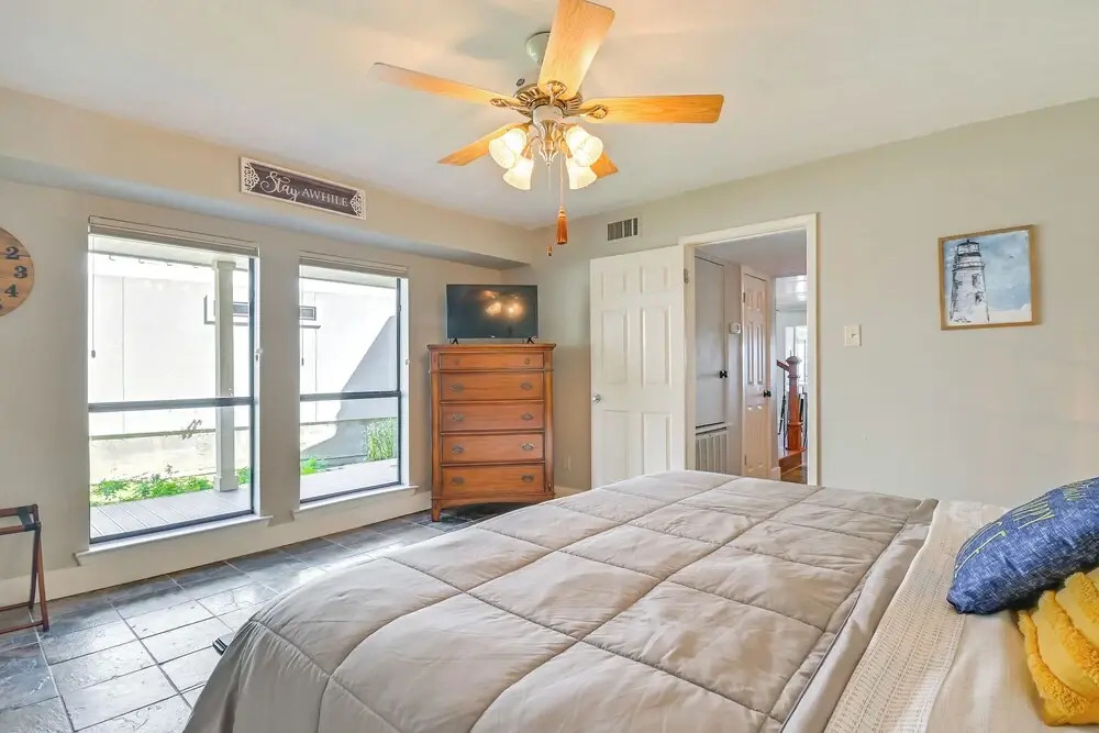 Renovated Lake Conroe Home: Boat Slip & Deck