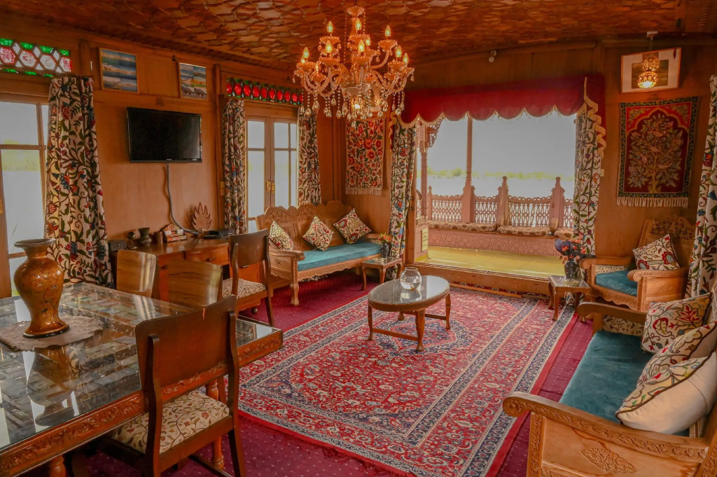 Golden Flower Heritage Houseboats