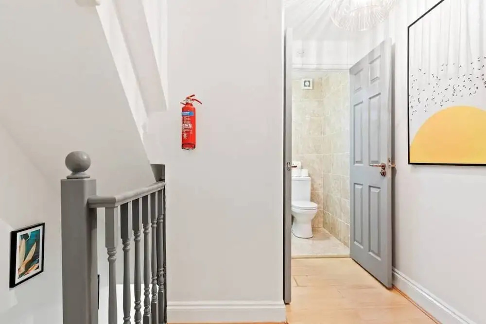 Bright 2 Bedroom House in Kennington