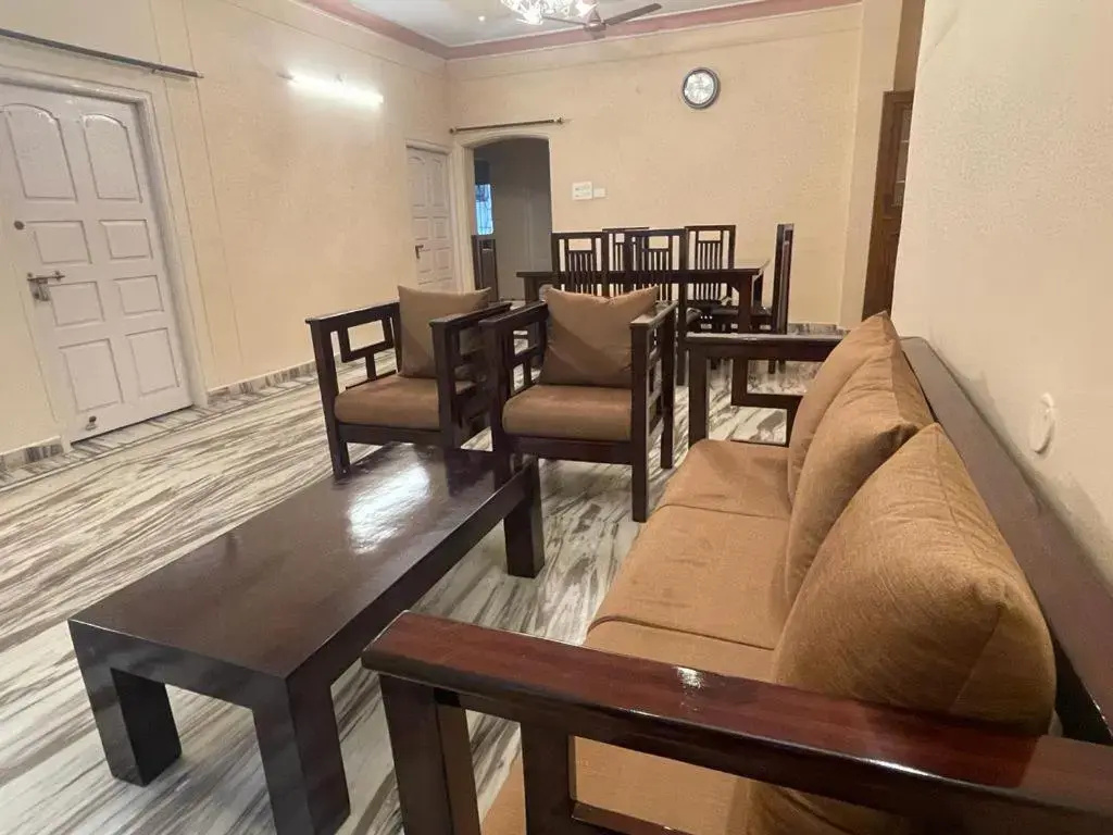 Visitors Lounge by MMG - 2&3BHK Furnished - Rd 12 Banjara Hills