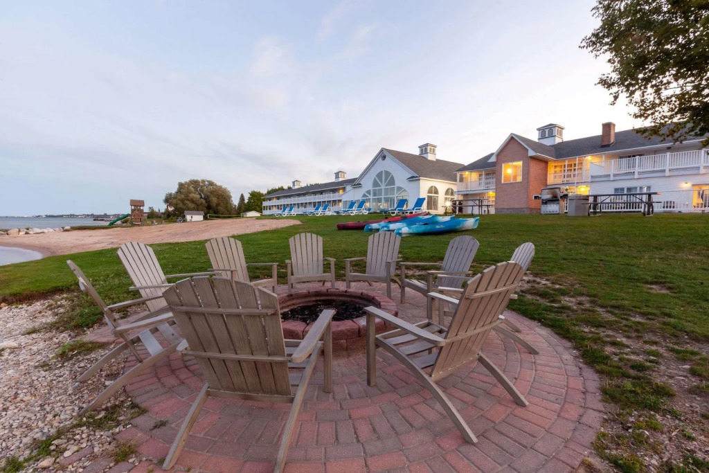 Baymont by Wyndham St. Ignace Lakefront
