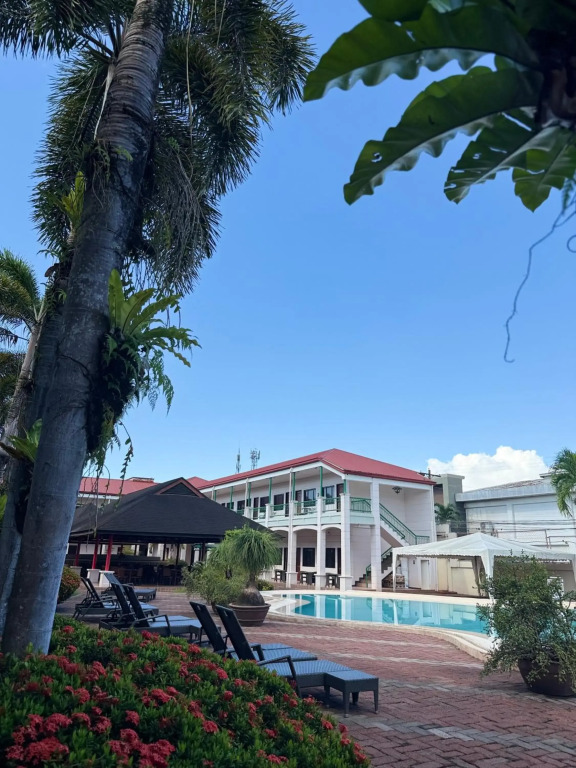 Dotties Place Hotel & Restaurant