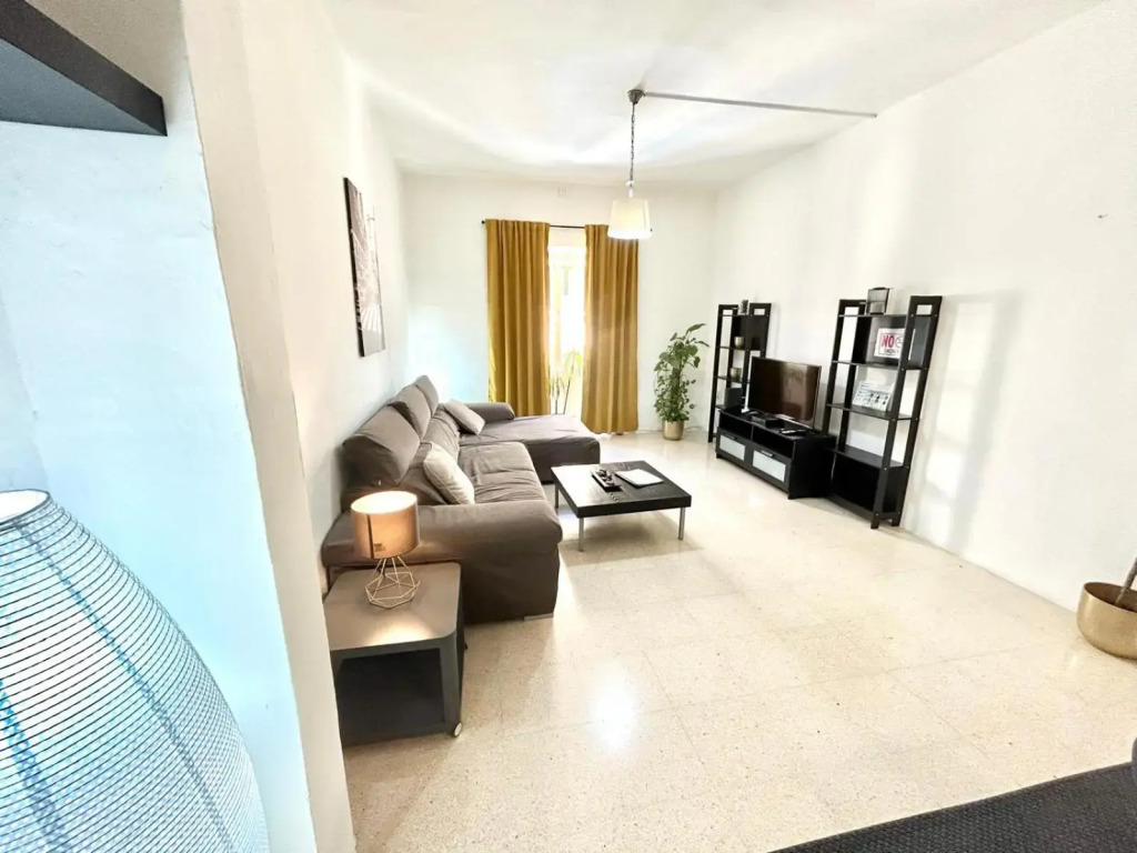 St Julians - Balluta Bay large 3 bedroom apartment