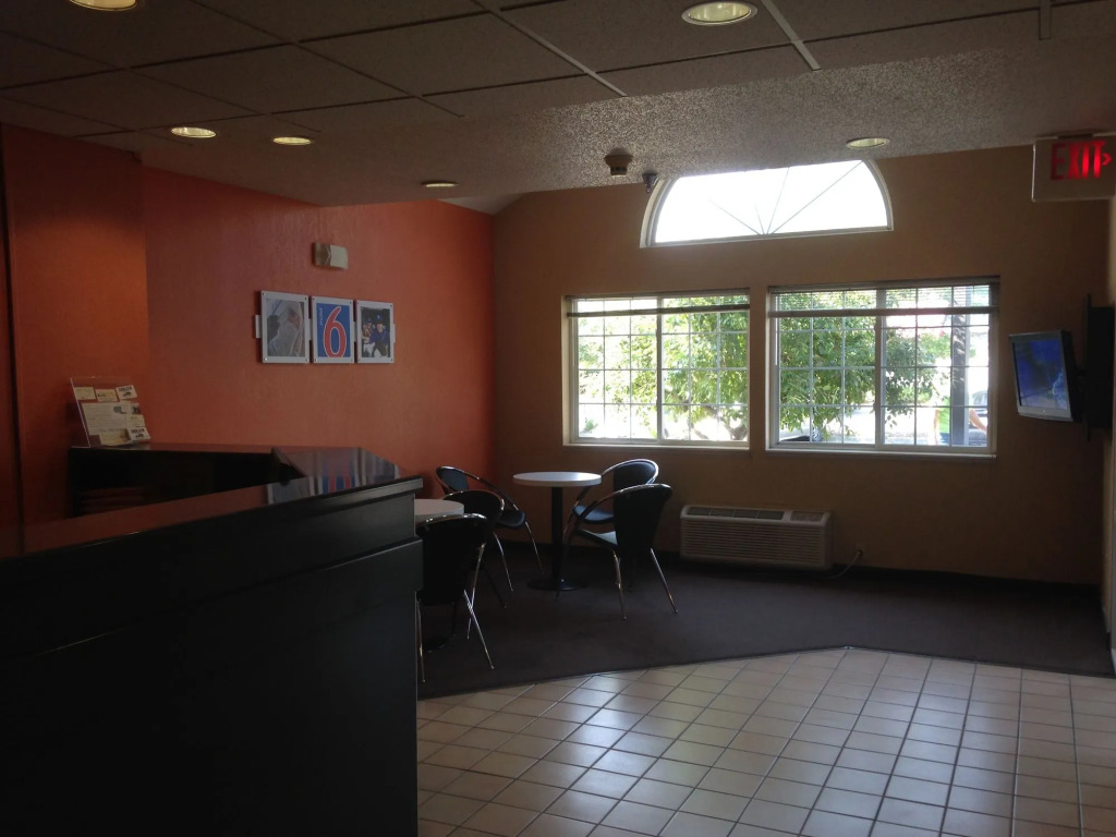Motel 6-Olathe, KS
