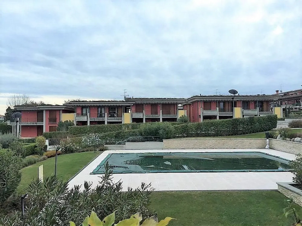 Desenzanoloft – Butterfly and Pools