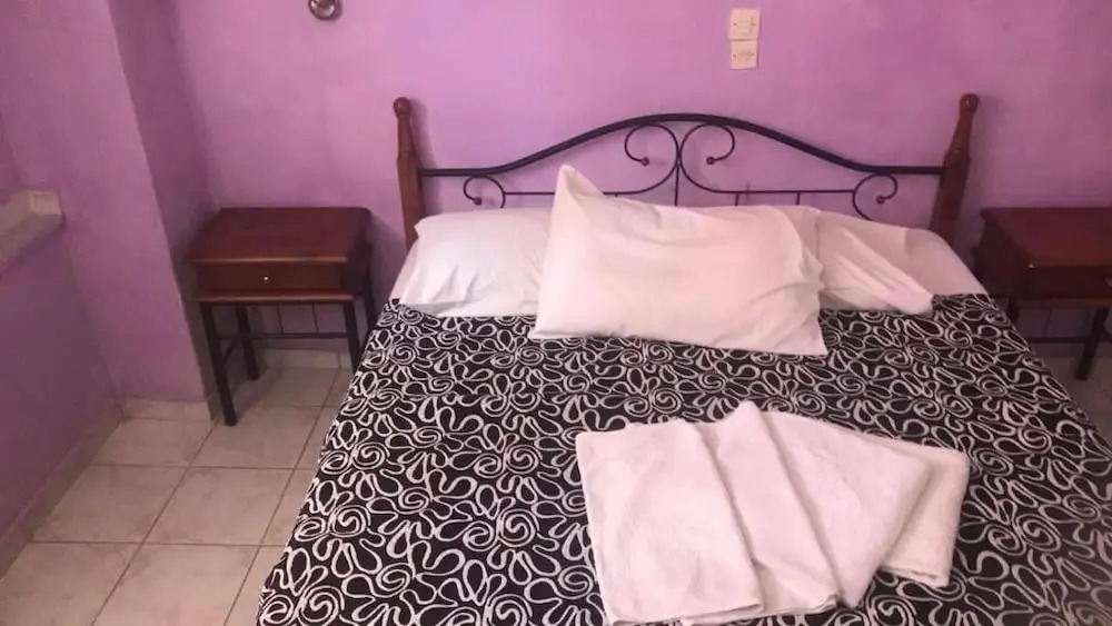 Angela - Zoi Rooms
