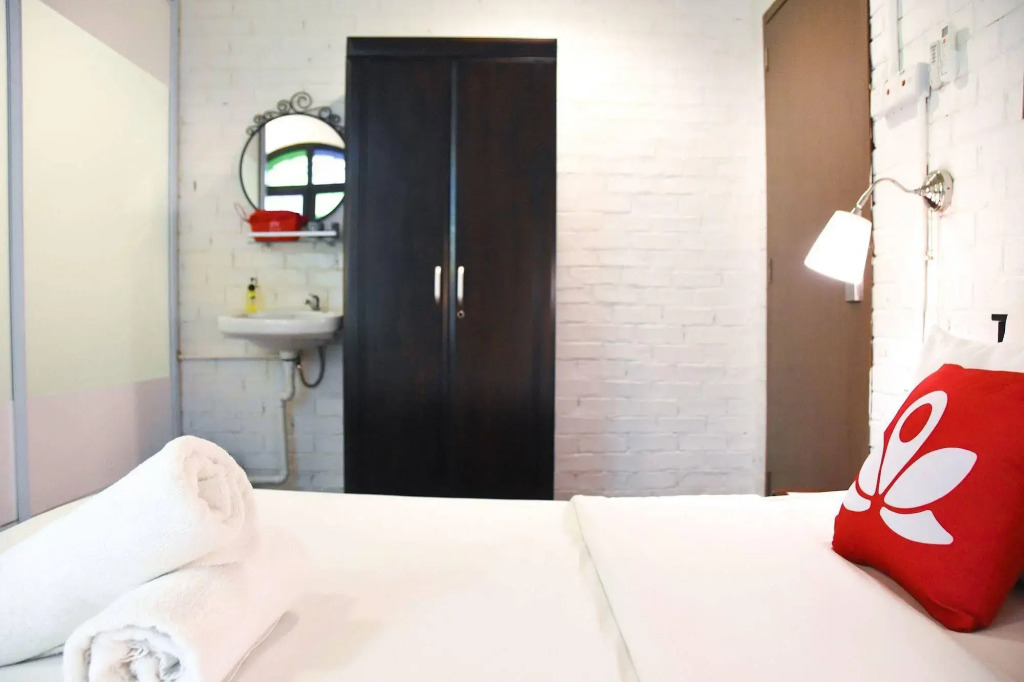 ZEN Rooms Lebuh Campbell