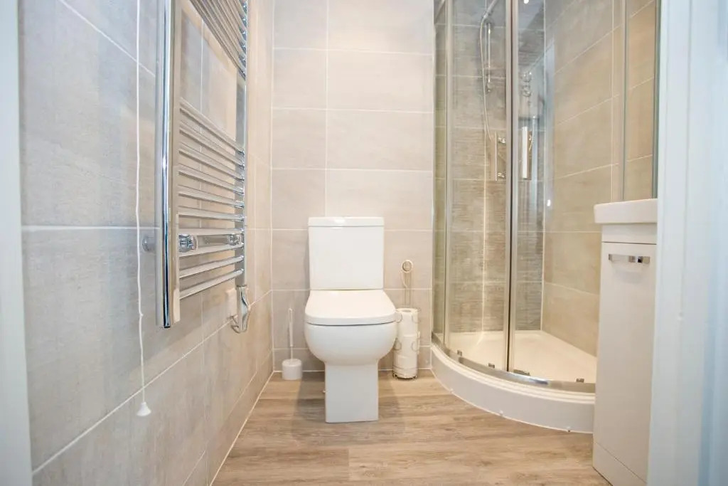 8 Compass Point