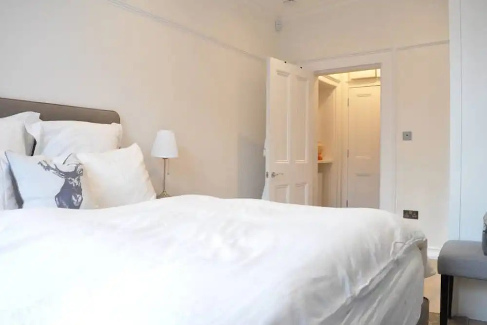 2 Bedroom 2 Storey Flat in Perfect Location