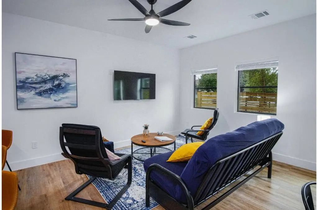 Amazing 3BR 2BA Only 5 Mins From Downtown