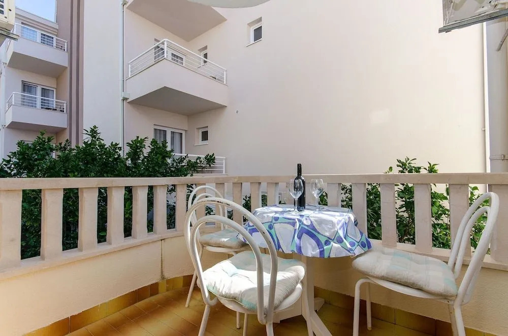 Apartments and Room Nada