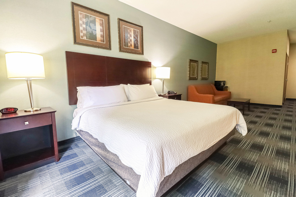 Holiday Inn Express & Suites Meriden by IHG