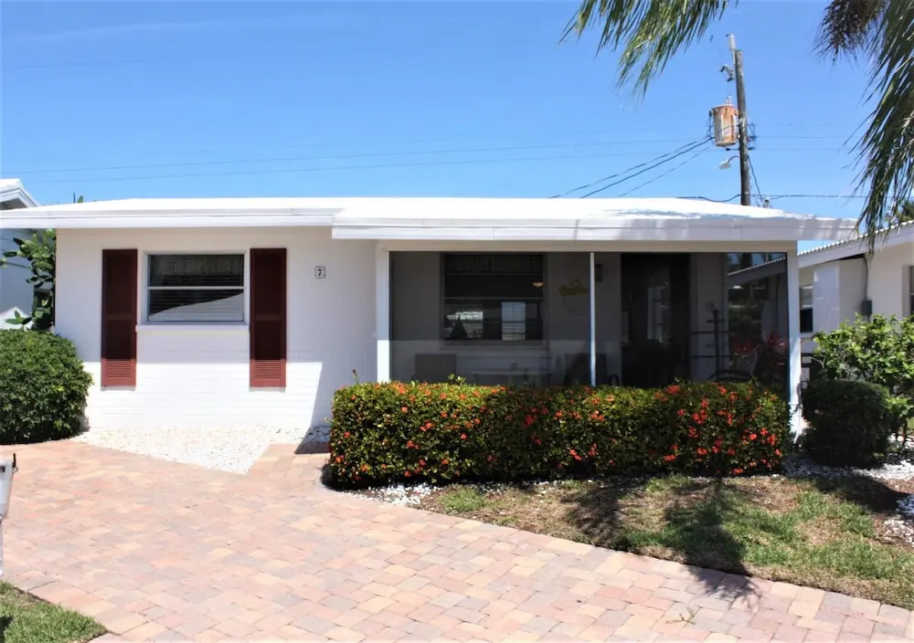 Aloha Kai - 7 2 Bedrooms 1 Bathroom Apts