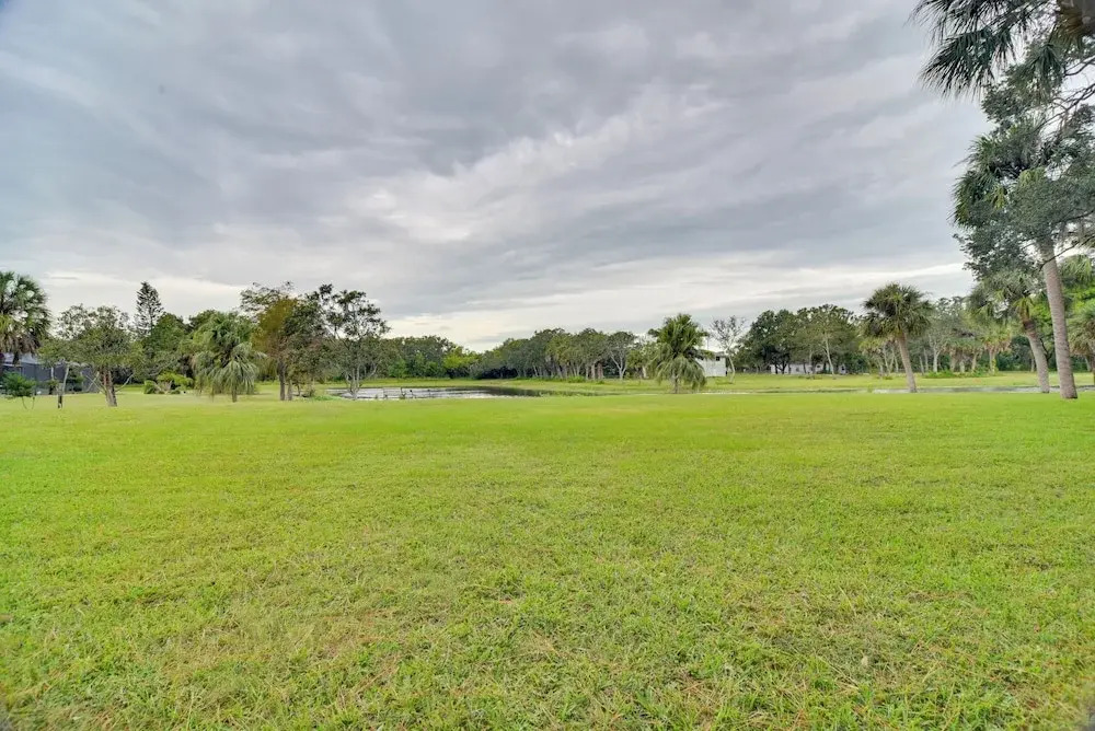 On-site Pond: Sleek Largo Studio < 7 Mi to Beach!