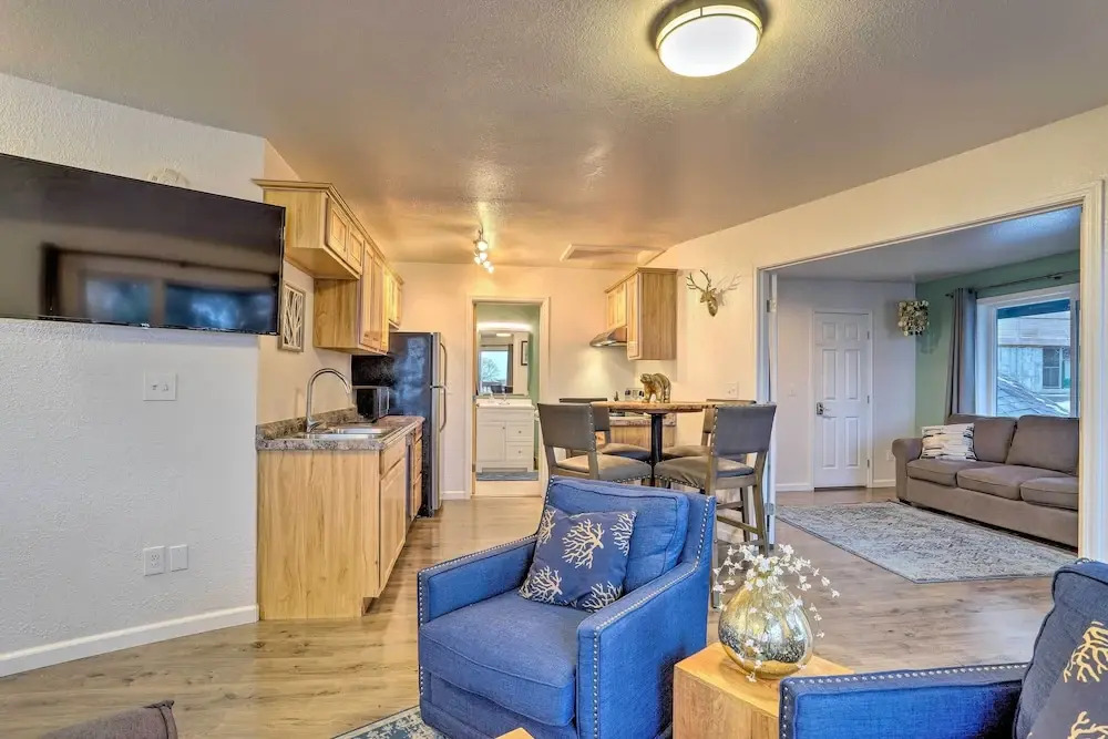 Coastal-view Apartment Near Downtown Anchorage!
