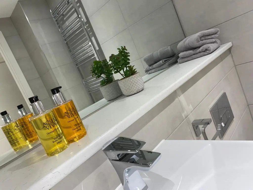 Roomotel - Broadoaks Apartments
