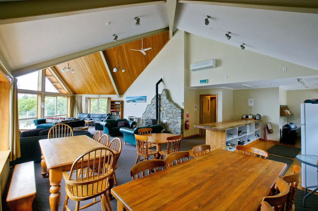 Aoraki Mount Cook Alpine Lodge