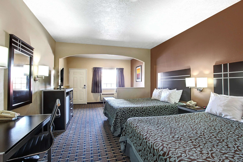 Days Inn & Suites by Wyndham Houston North - Spring